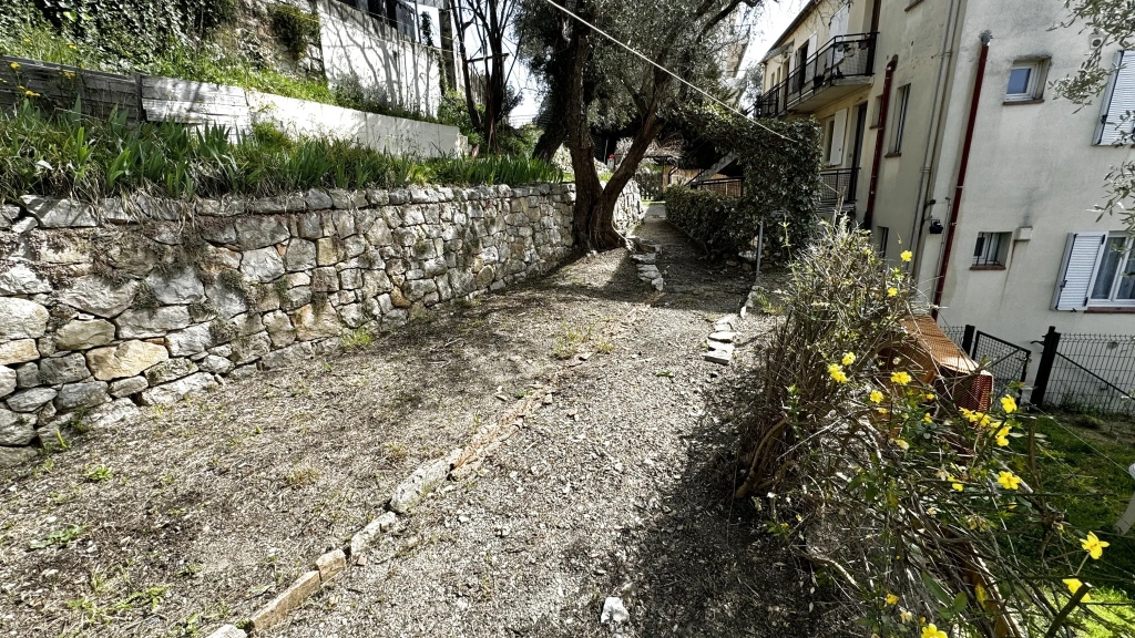 Appartement 3 pièces avec jardinet privatif à Magagnosc