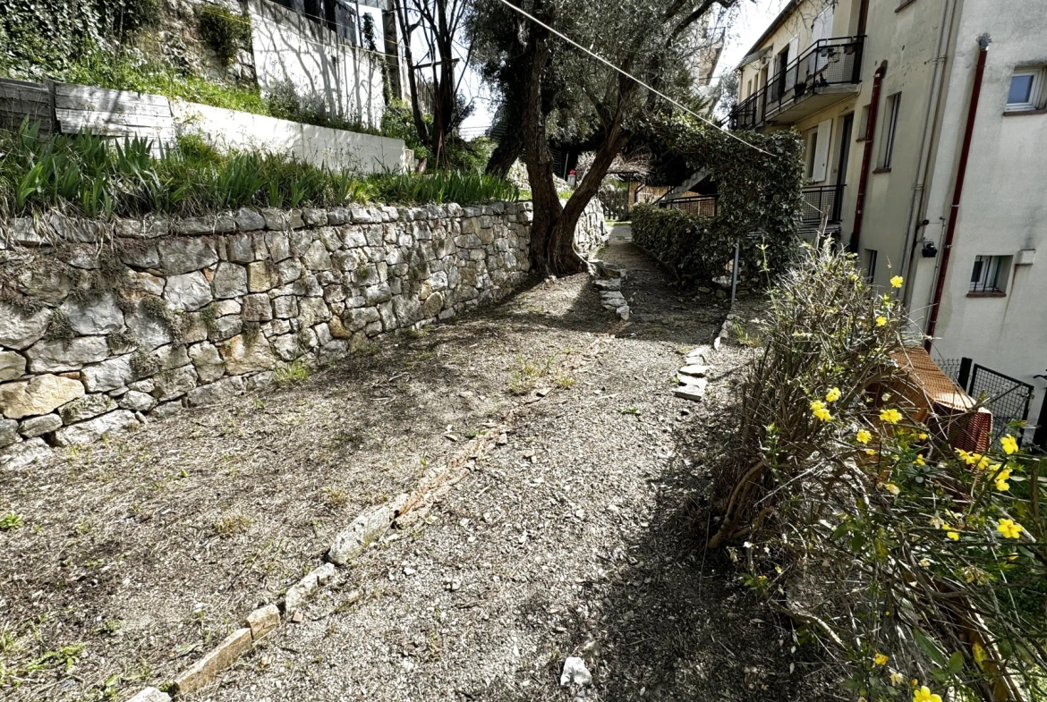 Appartement 3 pièces avec jardinet privatif à Magagnosc 