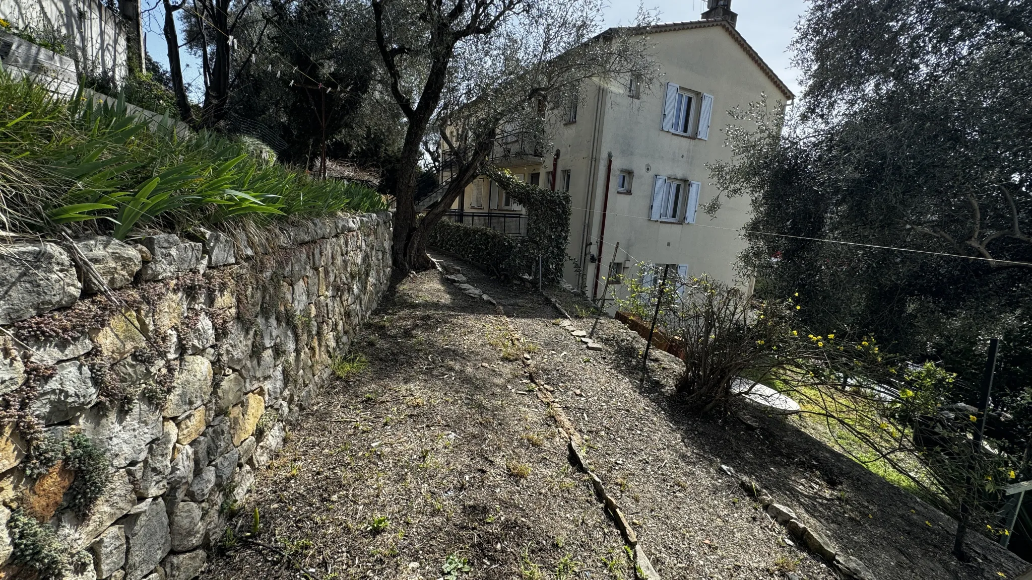 Appartement 3 pièces avec jardinet privatif à Magagnosc 