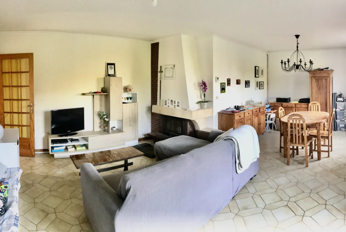 Maison Familiale de 147m2 à Mantes-la-Ville avec 5 Chambres et Jardin 