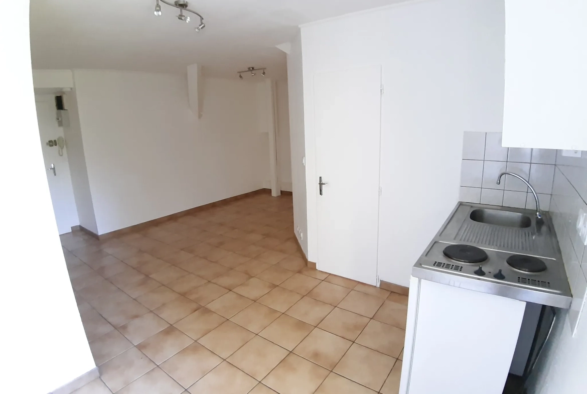 Cozy Studio in Belfort - Top Floor with Parking 