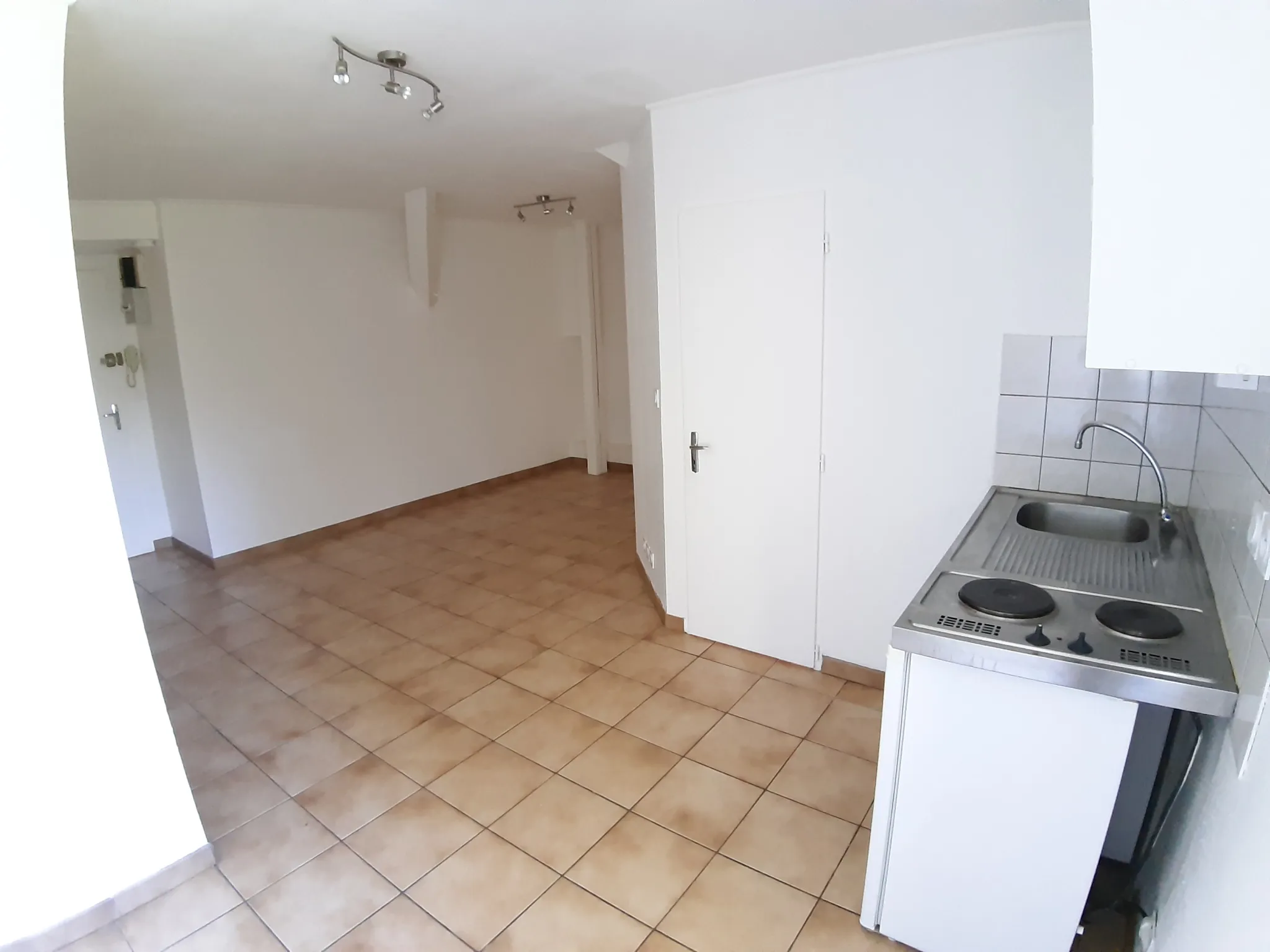 Cozy Studio in Belfort - Top Floor with Parking 