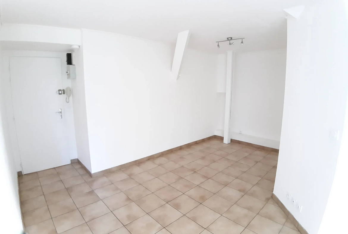 Cozy Studio in Belfort - Top Floor with Parking 