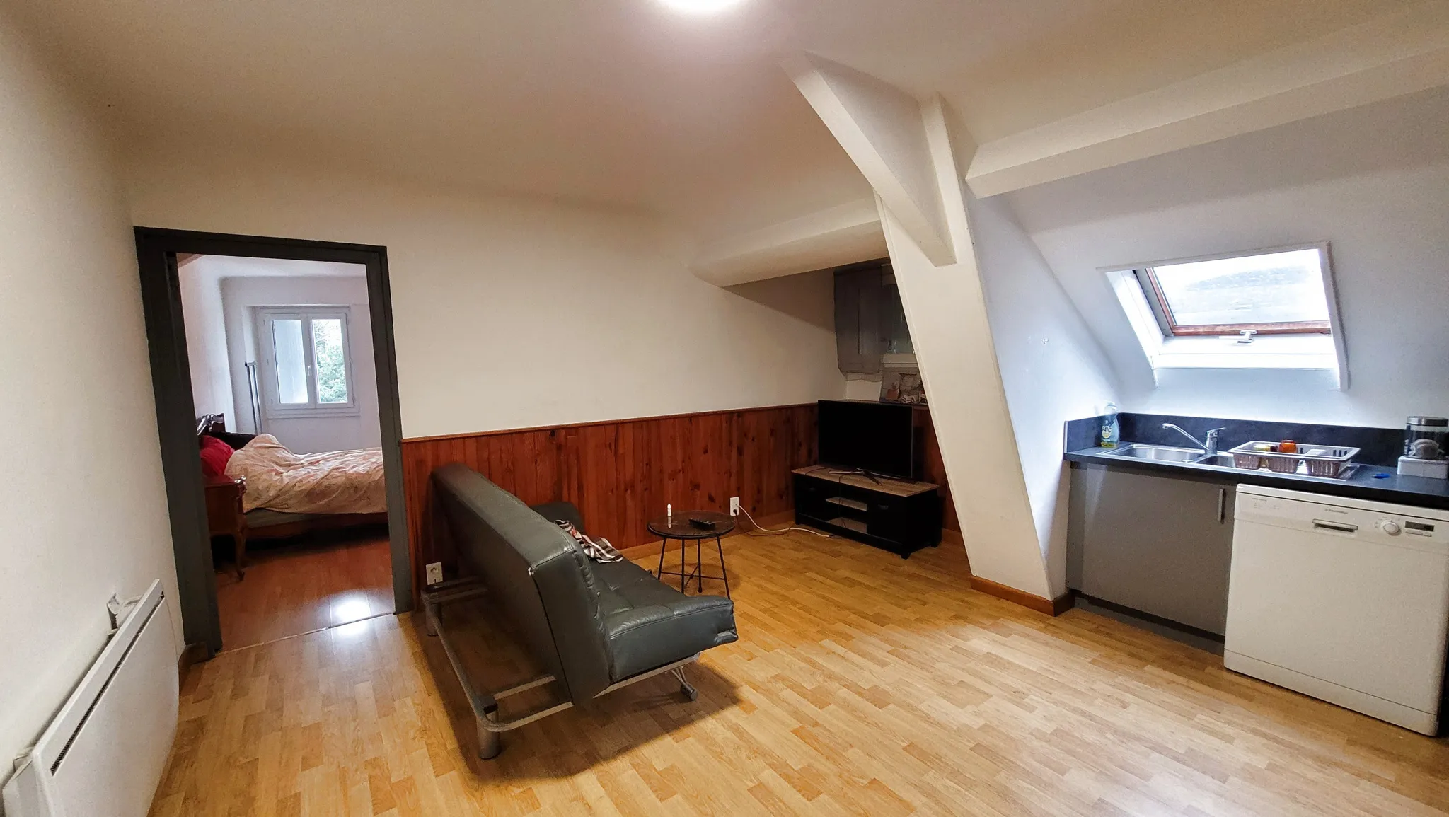 Immeuble de 197,5m2 avec 3 appartements à Louvie-Juzon 