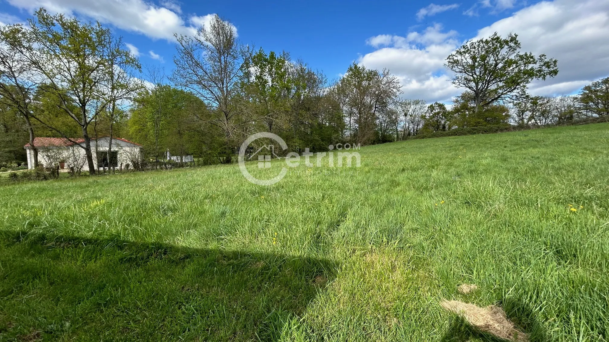 Terrain à bâtir de 1.100 m2 à Bulhon avec vue dégagée 