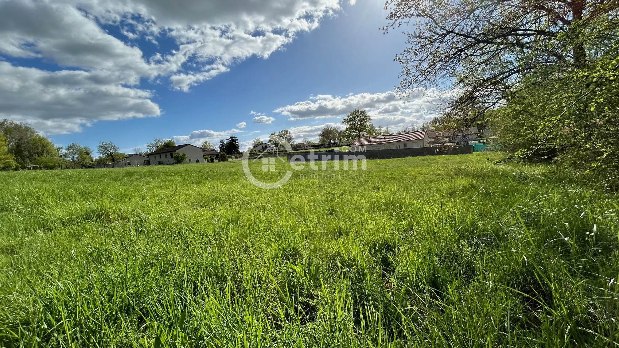 Terrain à bâtir de 1.100 m2 à Bulhon avec vue dégagée 