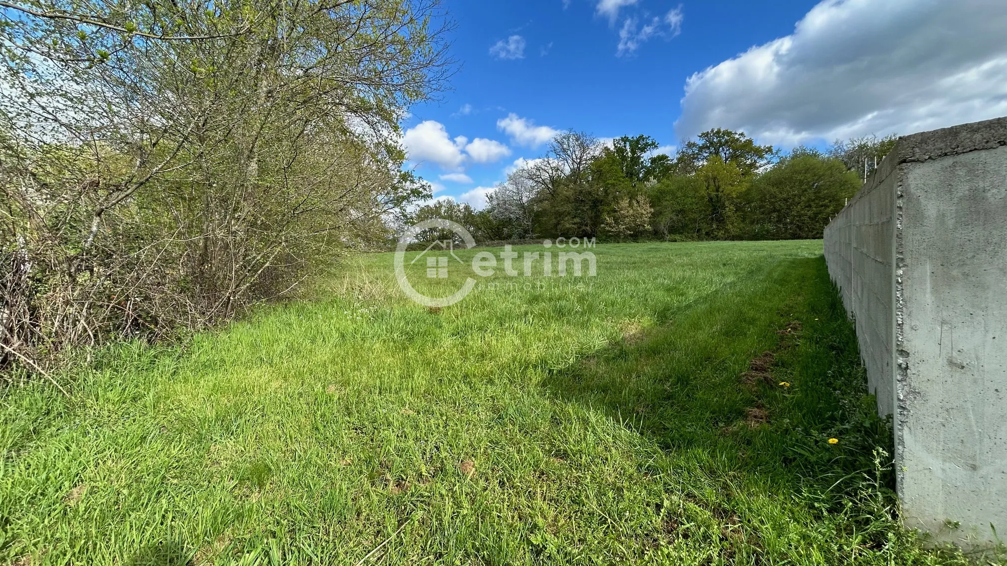 Terrain à bâtir de 1.100 m2 à Bulhon avec vue dégagée 