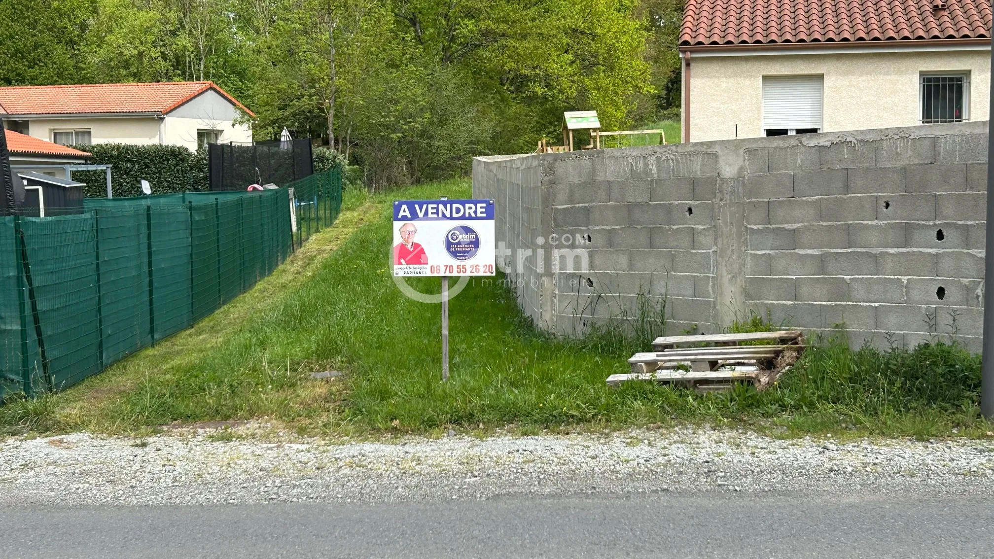 Terrain à bâtir de 1.100 m2 à Bulhon avec vue dégagée 