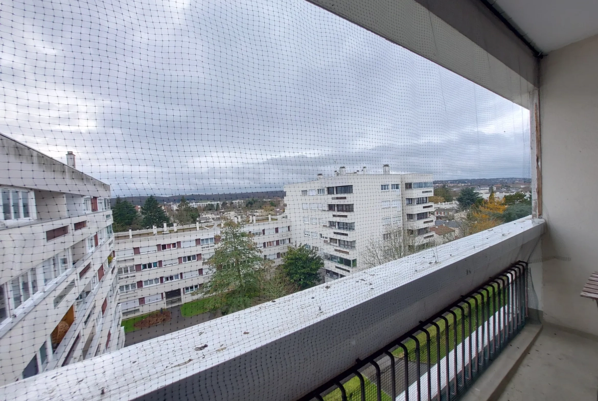 Appartement F2 à Plaisir vendu loué avec balcon 