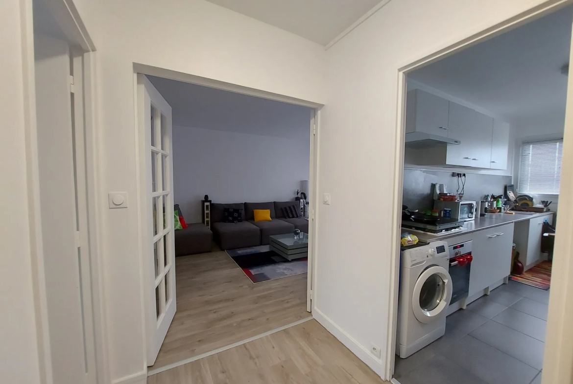 Appartement F2 à Plaisir vendu loué avec balcon 