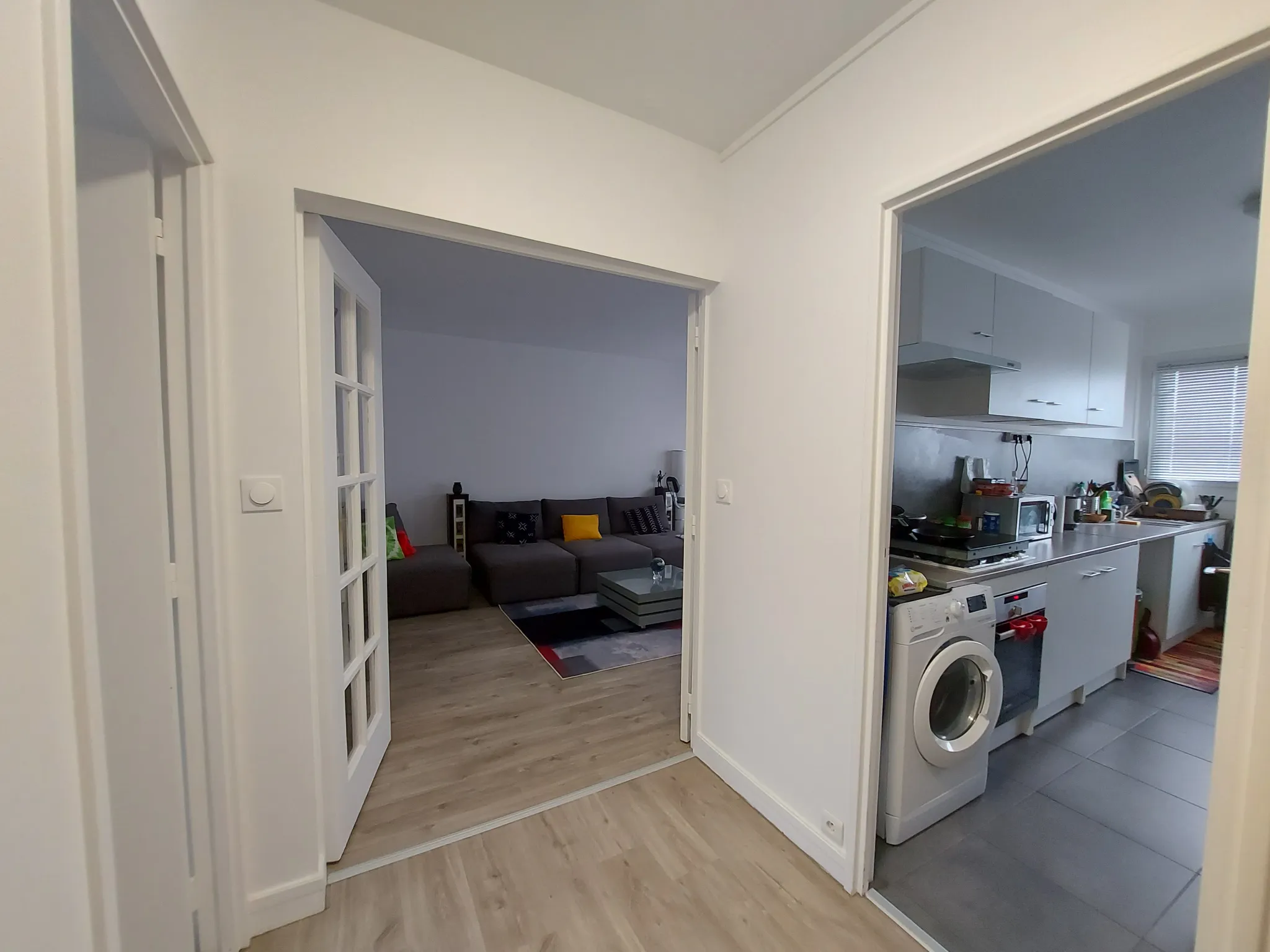 Appartement F2 à Plaisir vendu loué avec balcon 