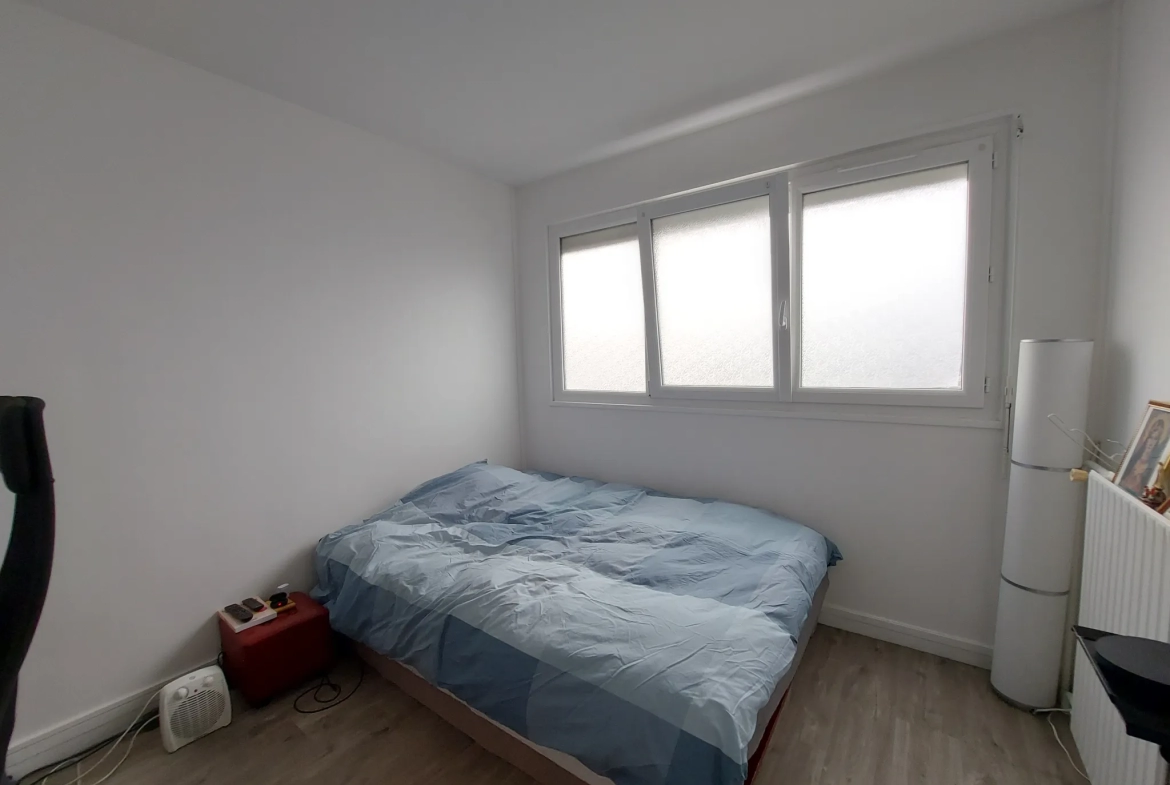 Appartement F2 à Plaisir vendu loué avec balcon 