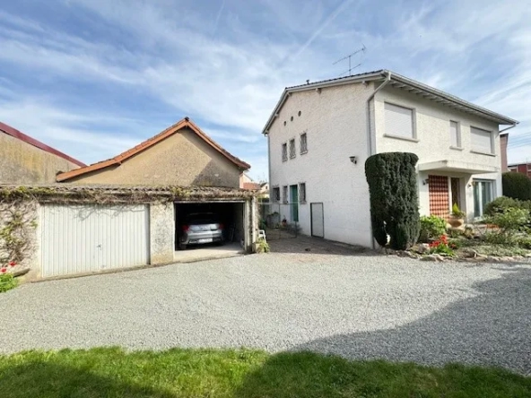 Maison proche des commerces avec jardin et garage double à Belfort