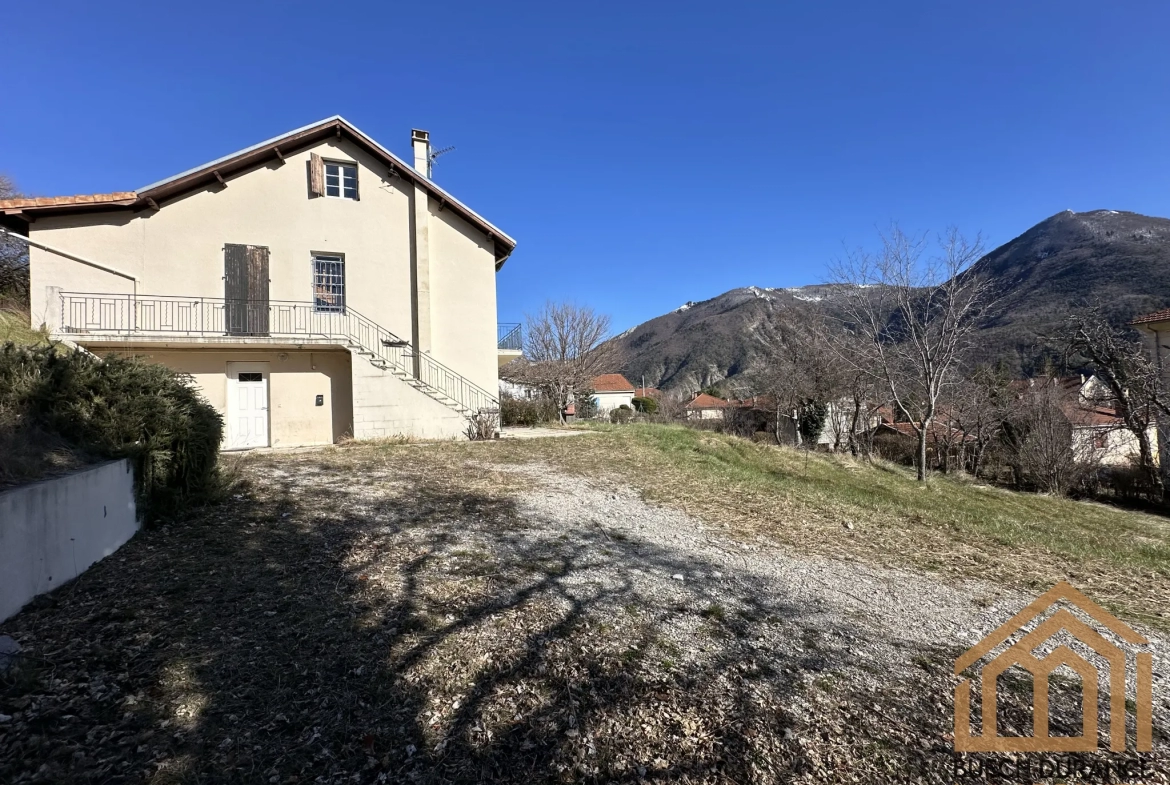 Maison à Veynes avec 5 chambres et terrain de 1524m2 