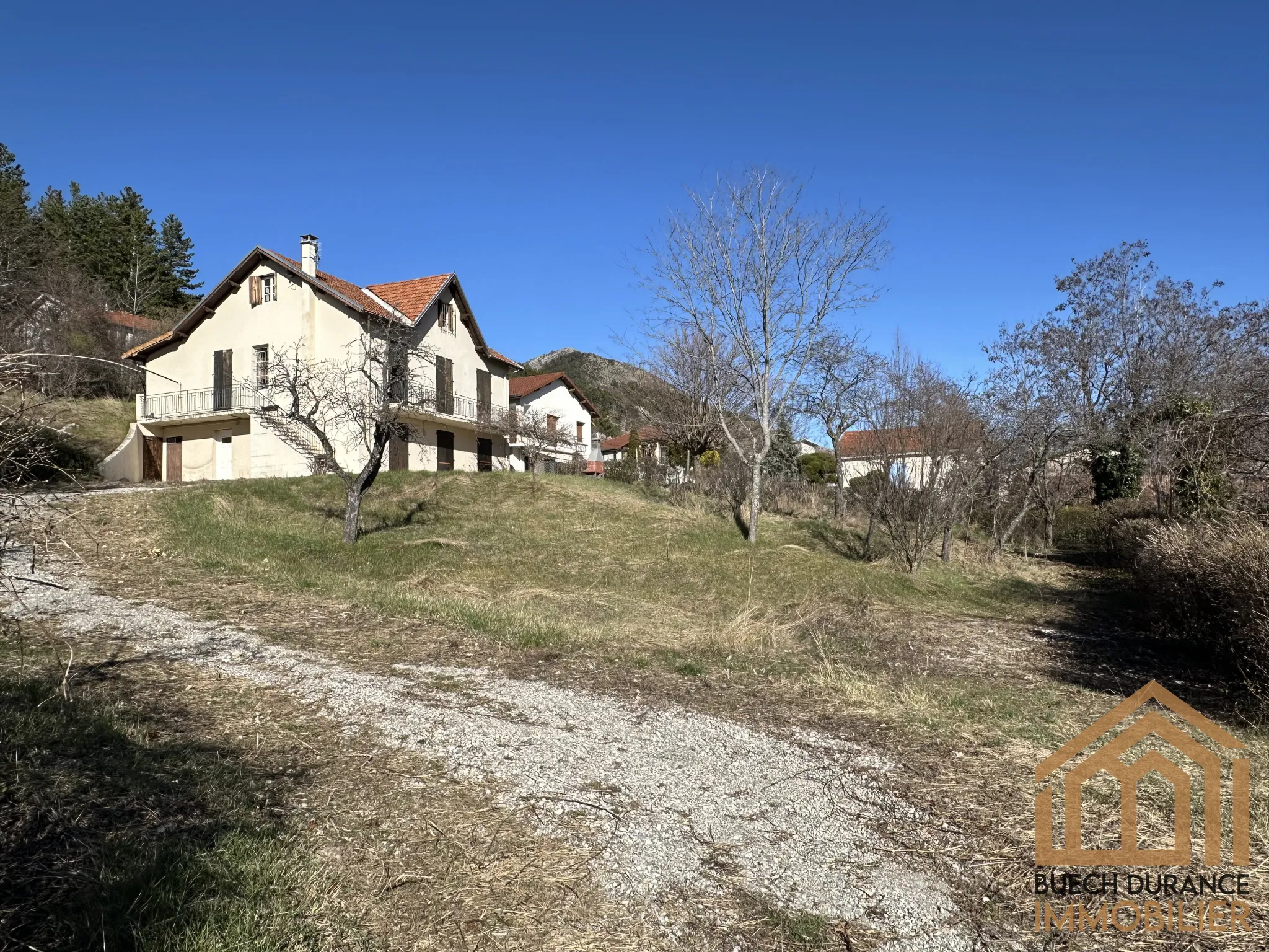 Maison à Veynes avec 5 chambres et terrain de 1524m2 