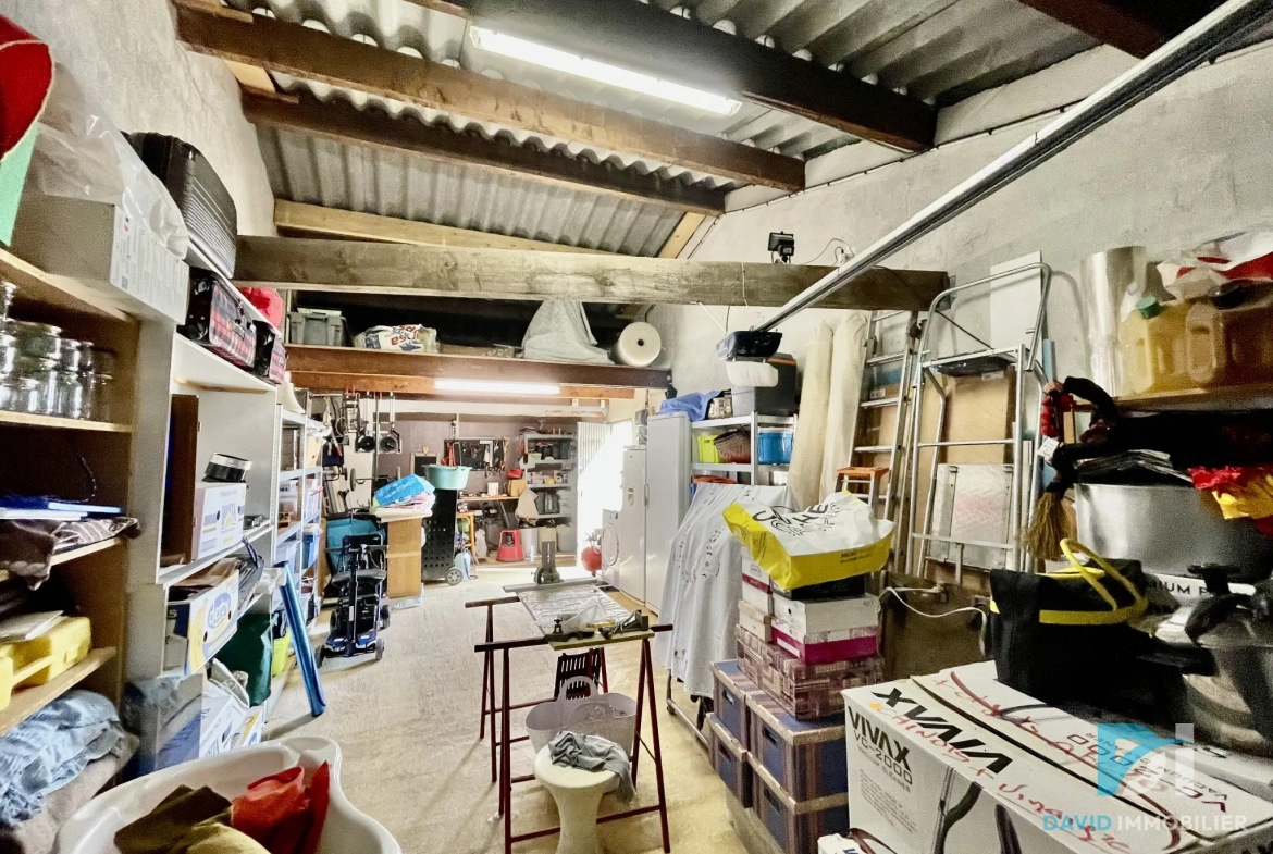 Maison de Caractère avec Garage et Pool House à Montblanc 