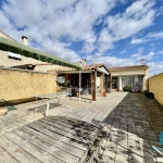 Maison de Caractère avec Garage et Pool House à Montblanc