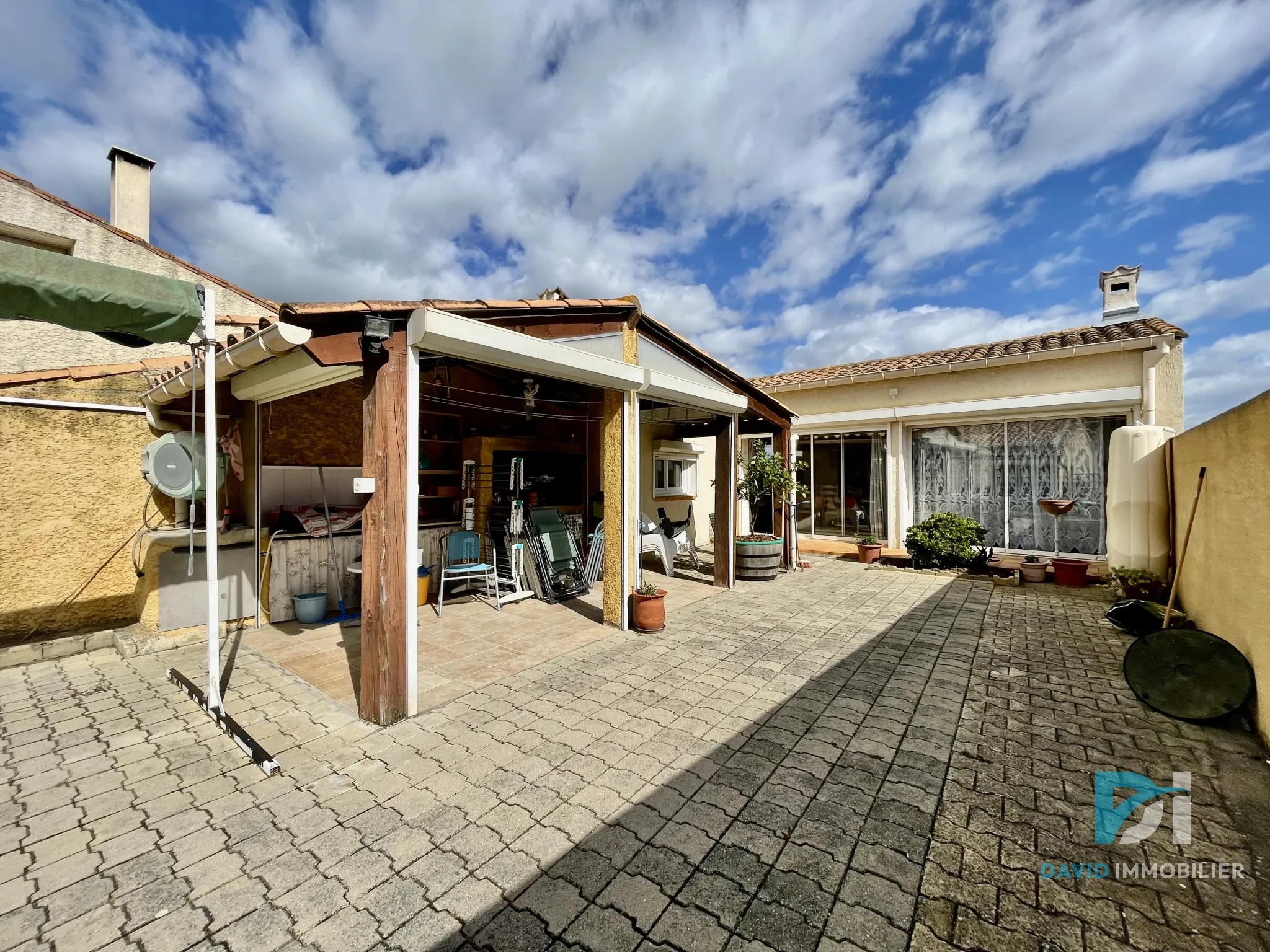 Maison de Caractère avec Garage et Pool House à Montblanc 