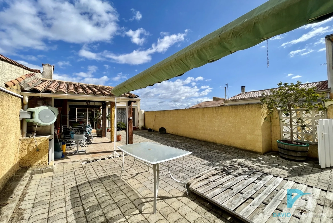 Maison de Caractère avec Garage et Pool House à Montblanc 