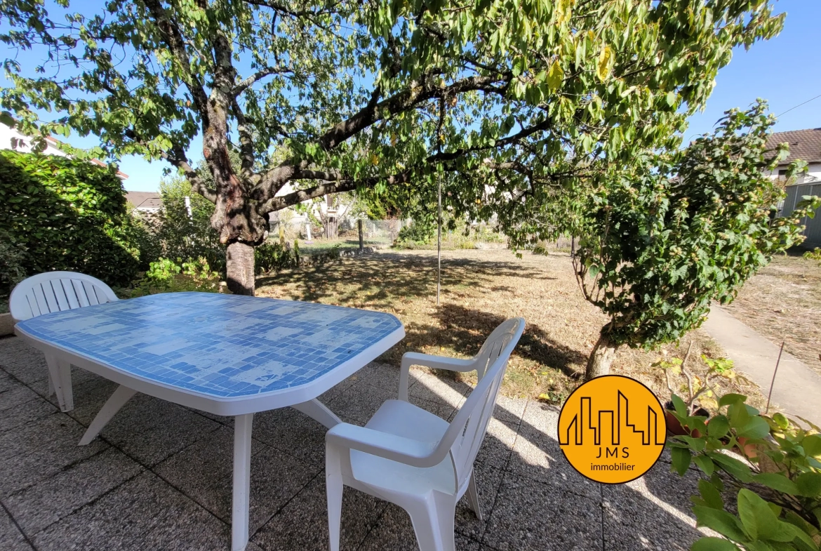 Maison Mitoyenne avec Jardin et Garage à Yzeure 