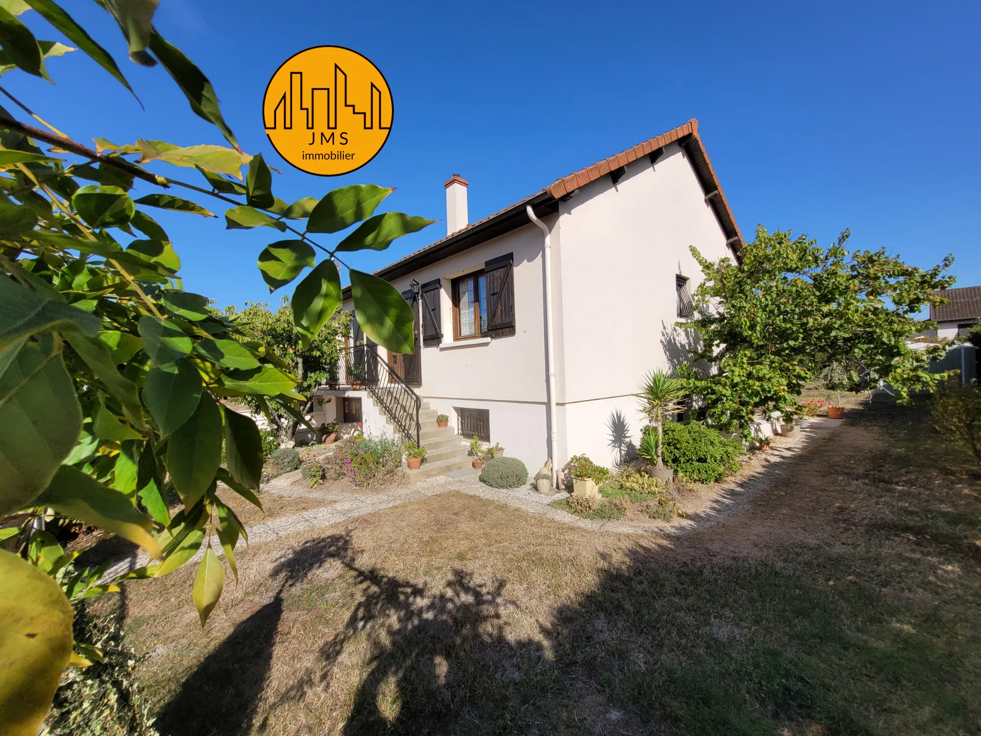 Maison Mitoyenne avec Jardin et Garage à Yzeure 