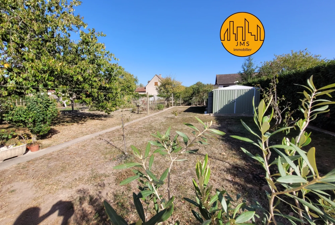 Maison Mitoyenne avec Jardin et Garage à Yzeure 