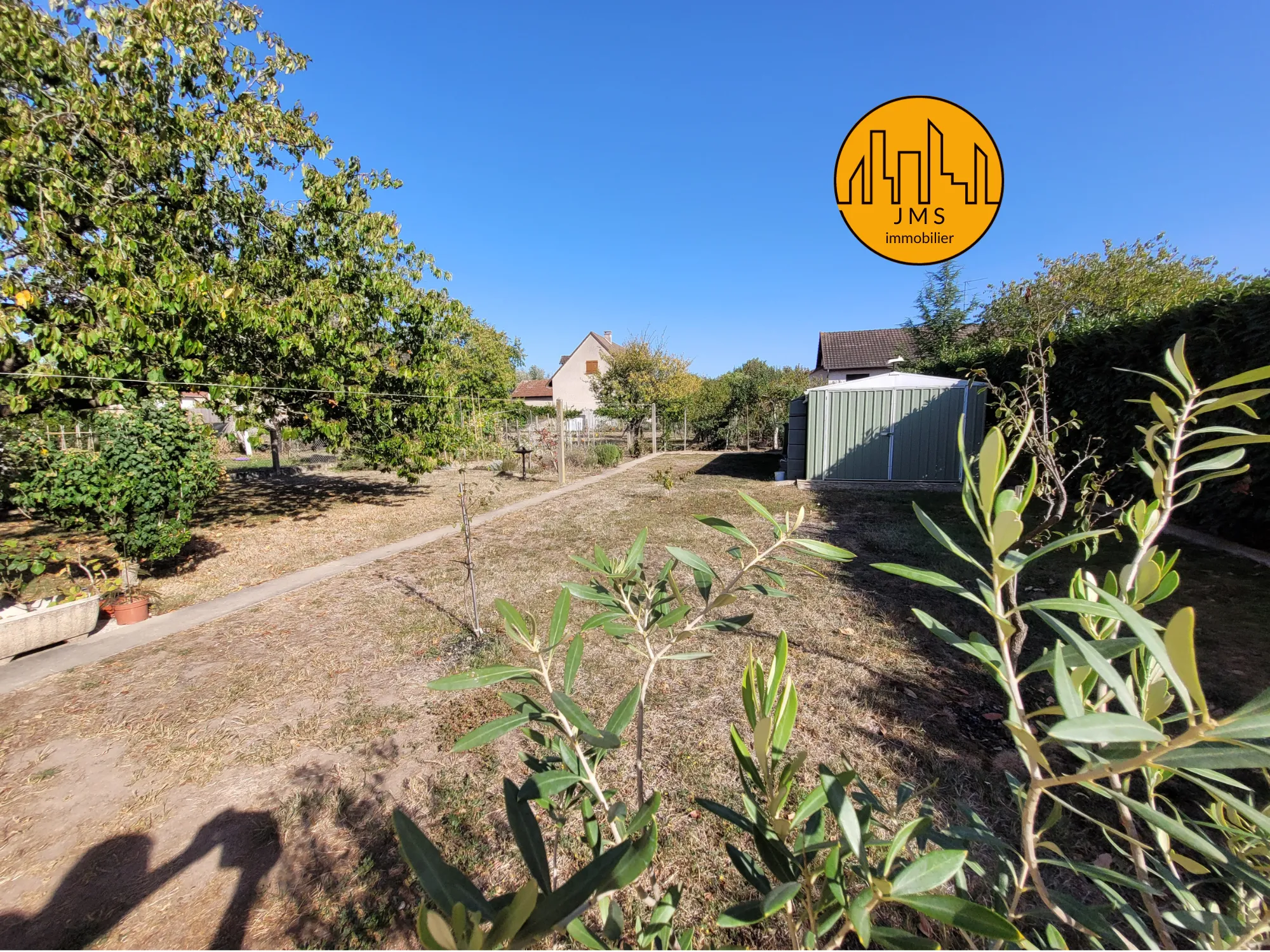 Maison Mitoyenne avec Jardin et Garage à Yzeure 