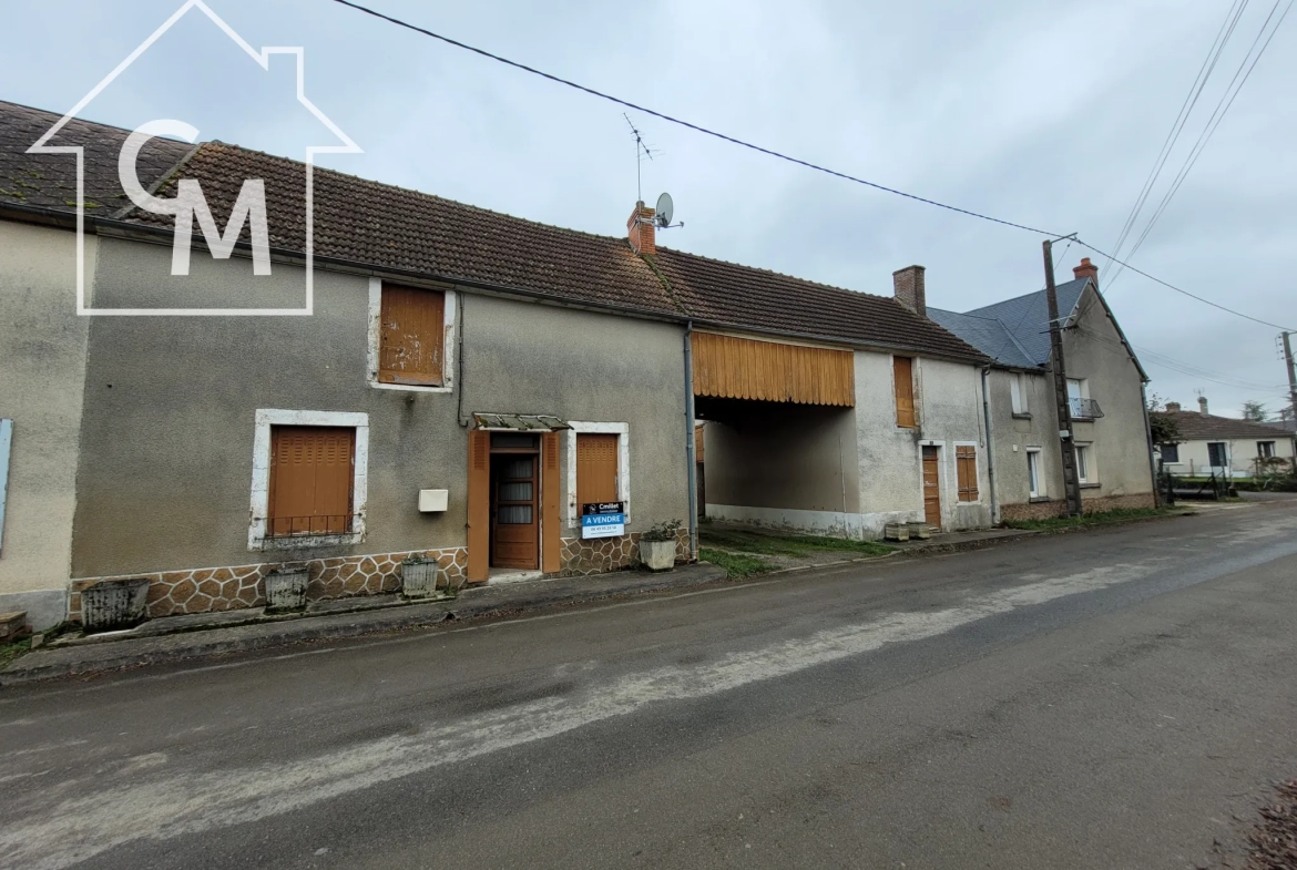 Ensemble immobilier avec cour et jardin à Baugy 