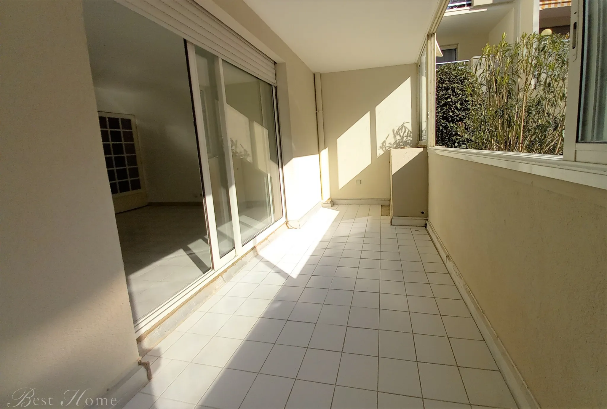 Appartement fonctionnel quartier Montaury avec terrasse et parking à Nîmes 