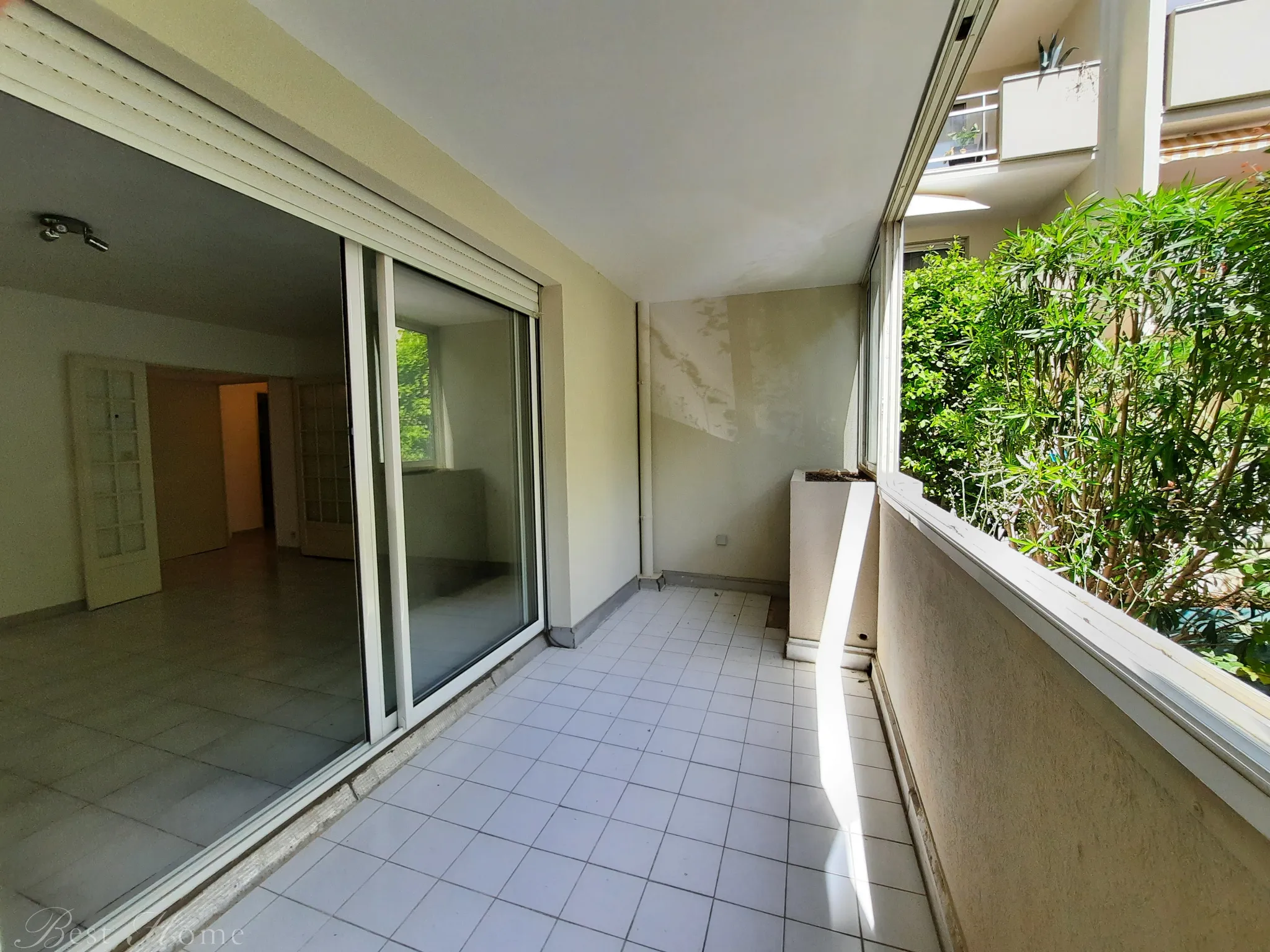 Appartement fonctionnel quartier Montaury avec terrasse et parking à Nîmes 