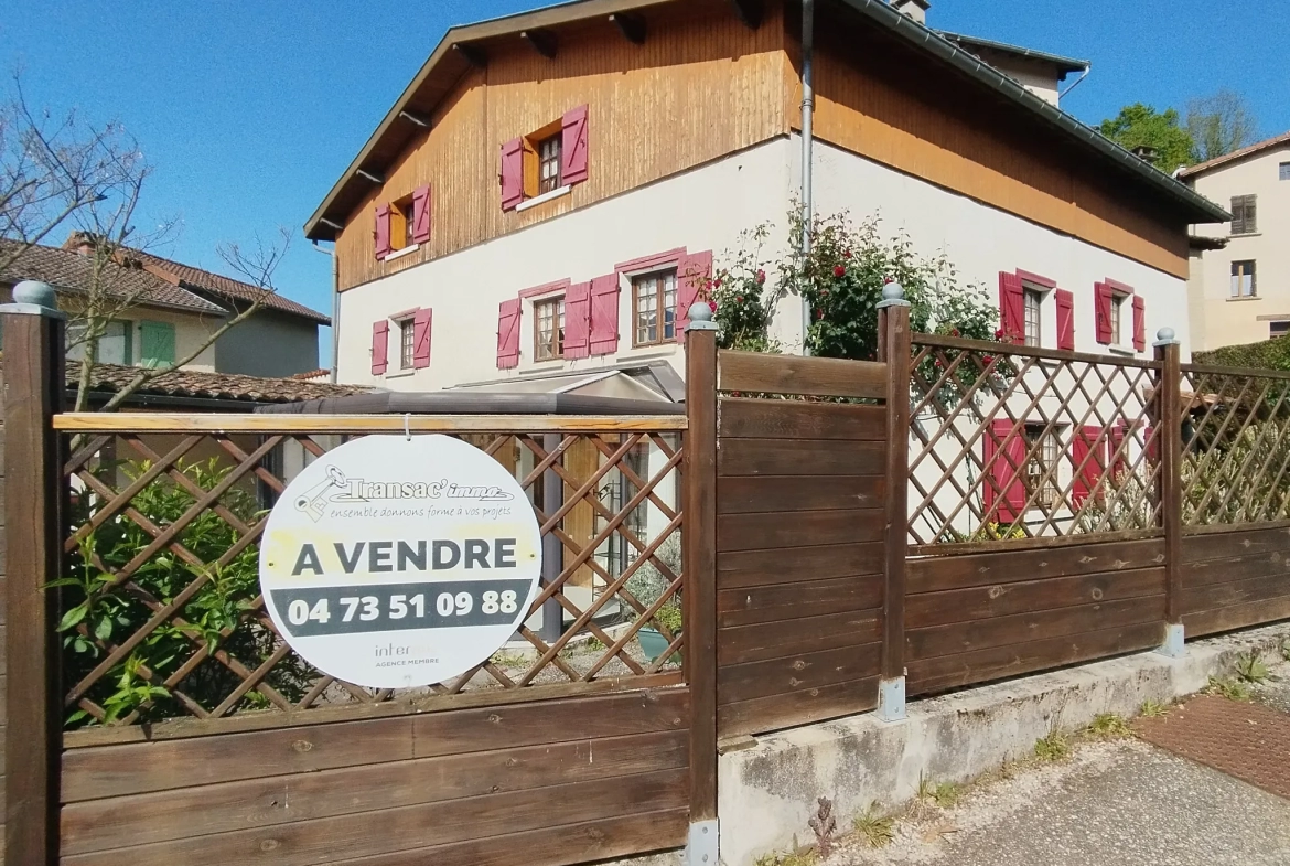 Belle Maison Familiale à Escoutoux - Parc Naturel Livradois Forez 