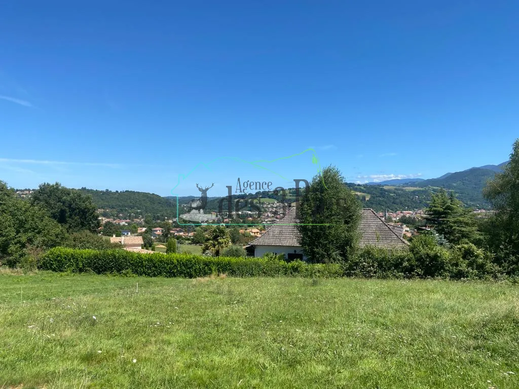 Terrain de 2061m2 à Saint-Girons avec Superbe Vue 