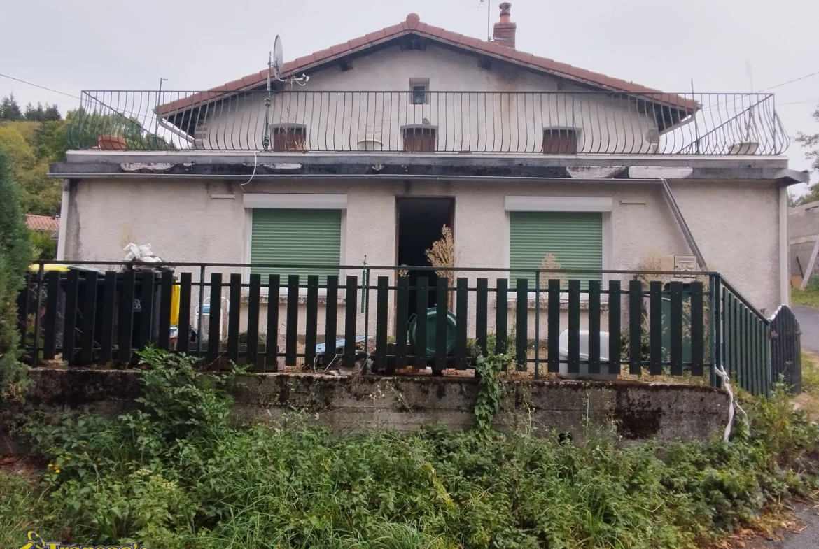 Maison de village F4 avec terrasse et grange à Celles sur Durolle 