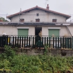 Maison de village F4 avec terrasse et grange à Celles sur Durolle