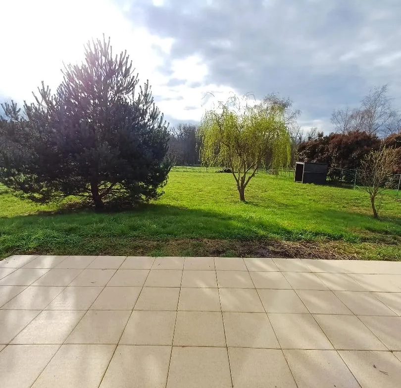 Maison de plain pied avec jardin à Mariol 