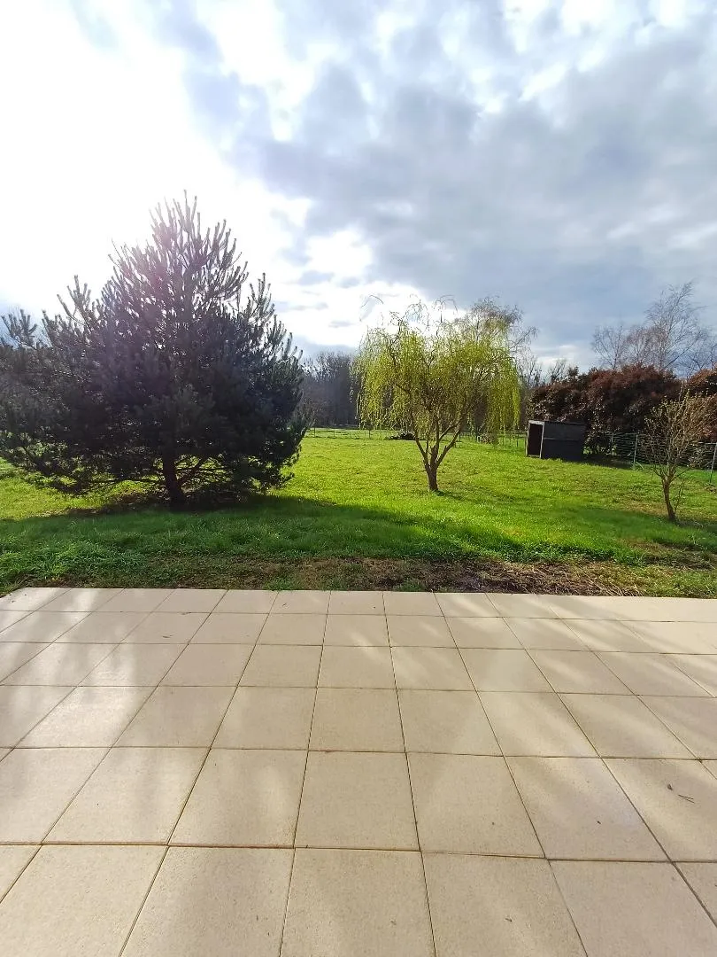 Maison de plain pied avec jardin à Mariol 