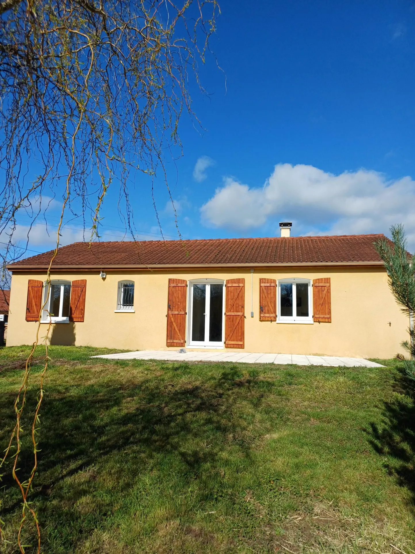 Maison de plain pied avec jardin à Mariol 