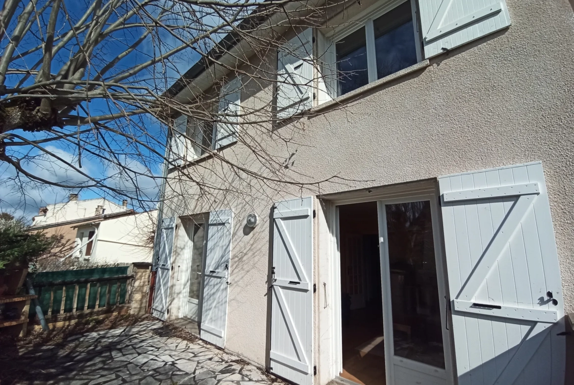 Belle Maison de Ville avec Jardin et Garage à Castres 