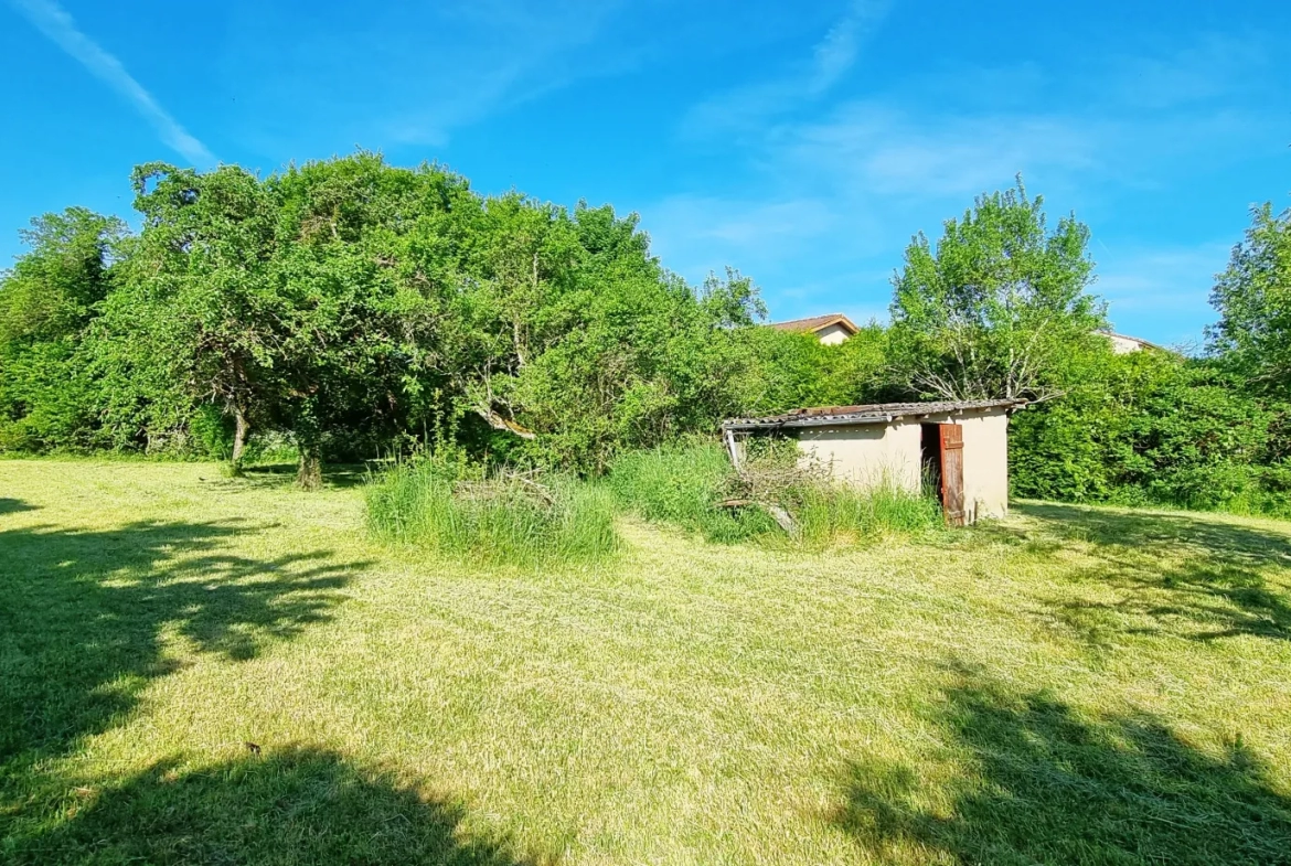 Terrain Constructible de 2282m2 à Verdun 