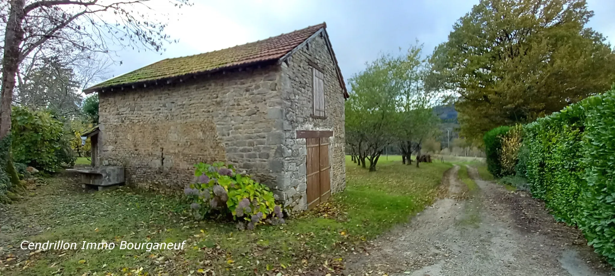 Fermette rénovée avec 2 chambres et terrain spacieux à St Dizier Leyrenne 