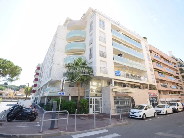Appartement 2 pièces avec terrasse et double parking à Cagnes sur Mer