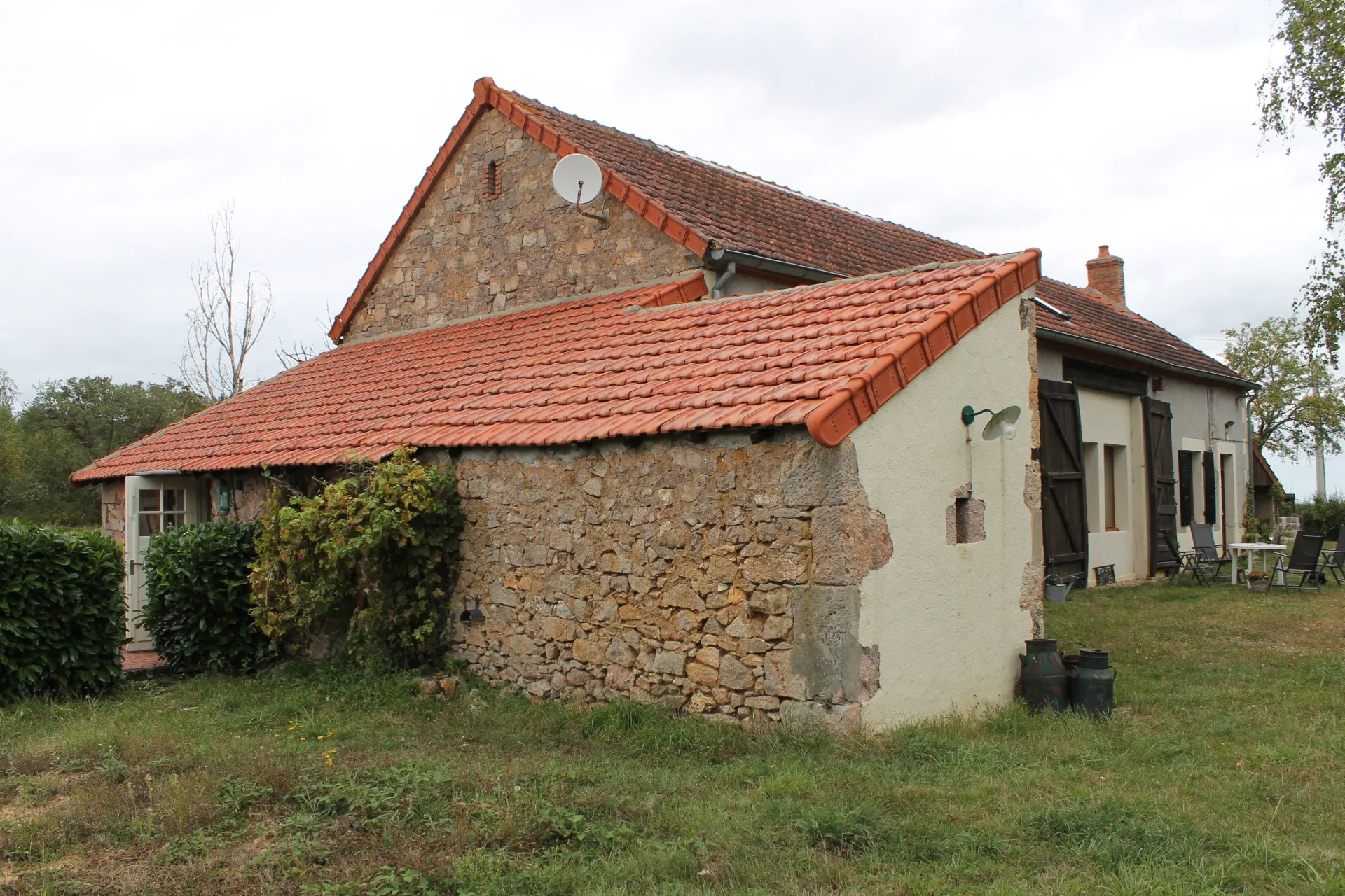 Fermette à Louroux-Bourbonnais avec vue sur champs - 2 Chambres - €108.000 