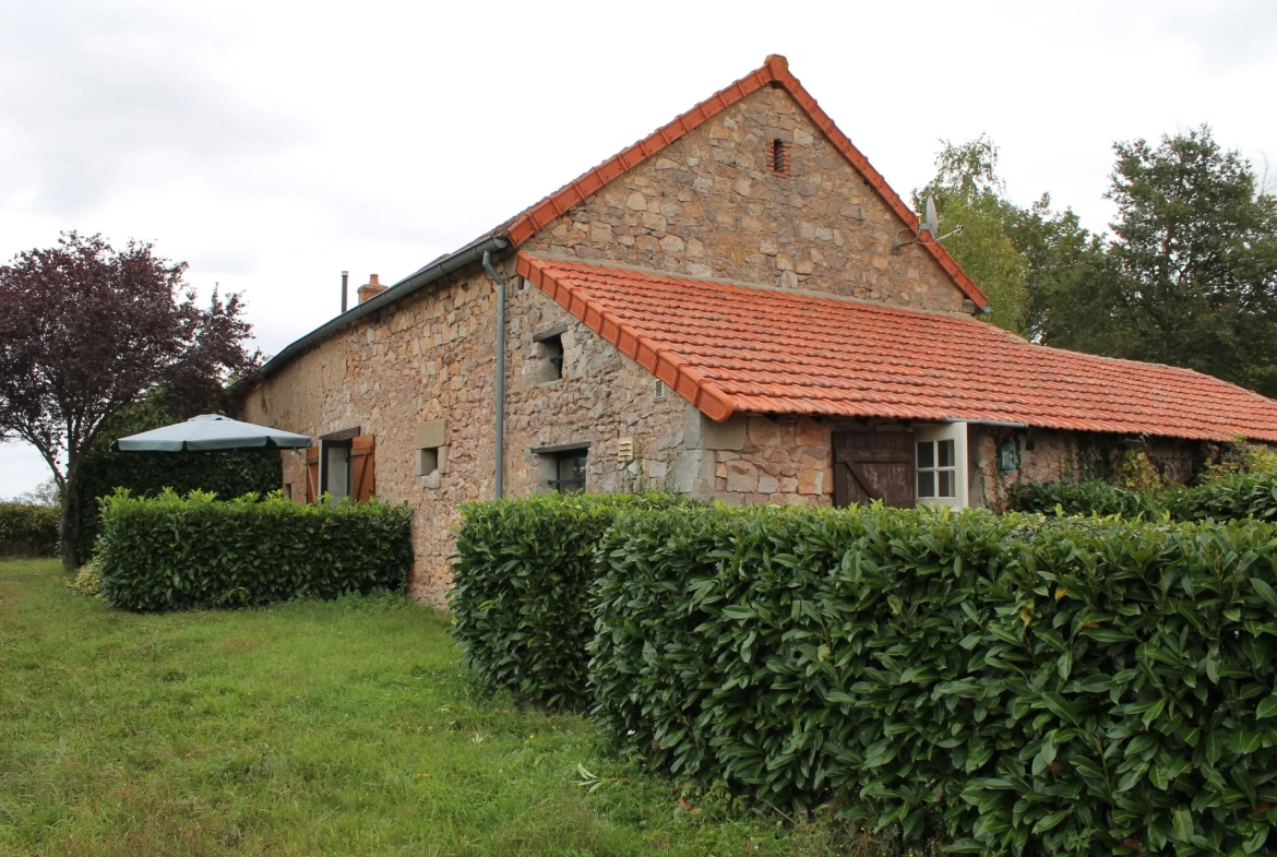 Fermette à Louroux-Bourbonnais avec vue sur champs - 2 Chambres - €108.000 