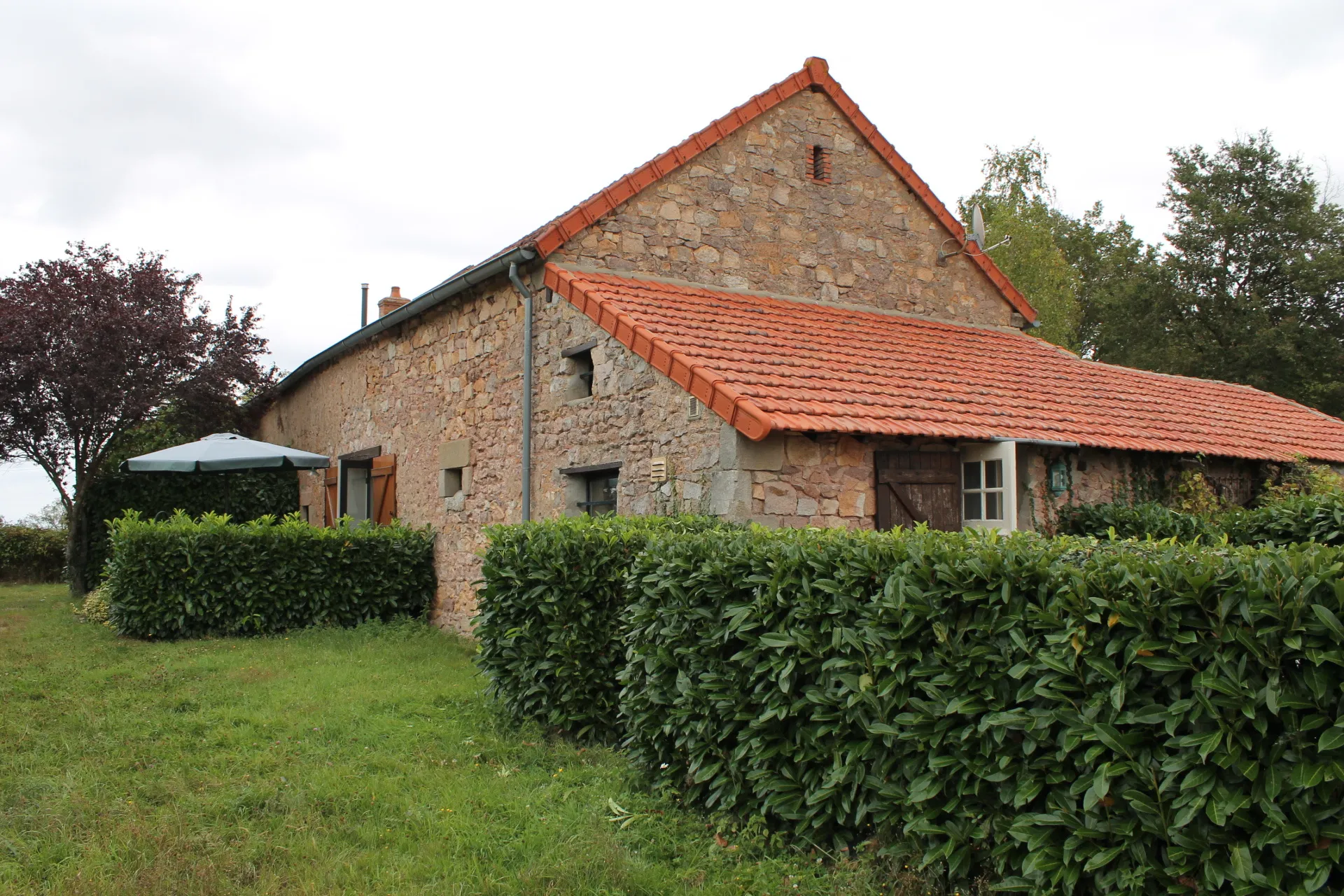 Fermette à Louroux-Bourbonnais avec vue sur champs - 2 Chambres - €108.000 