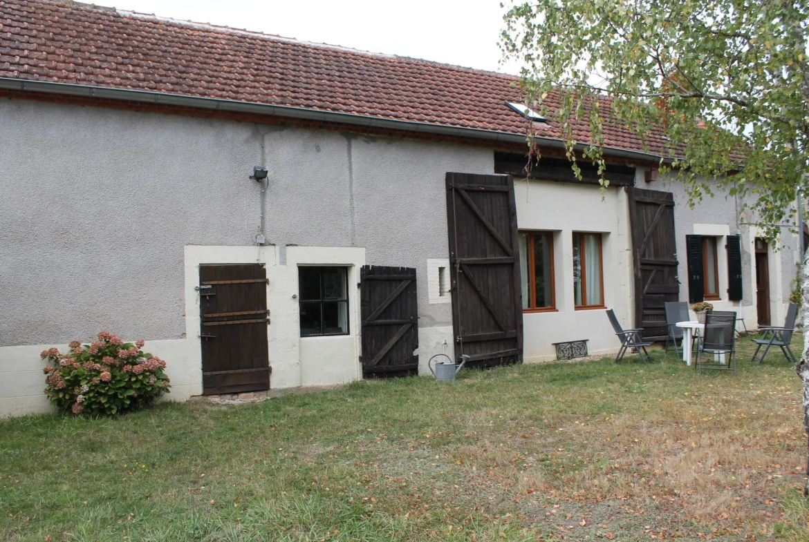 Fermette à Louroux-Bourbonnais avec vue sur champs - 2 Chambres - €108.000 