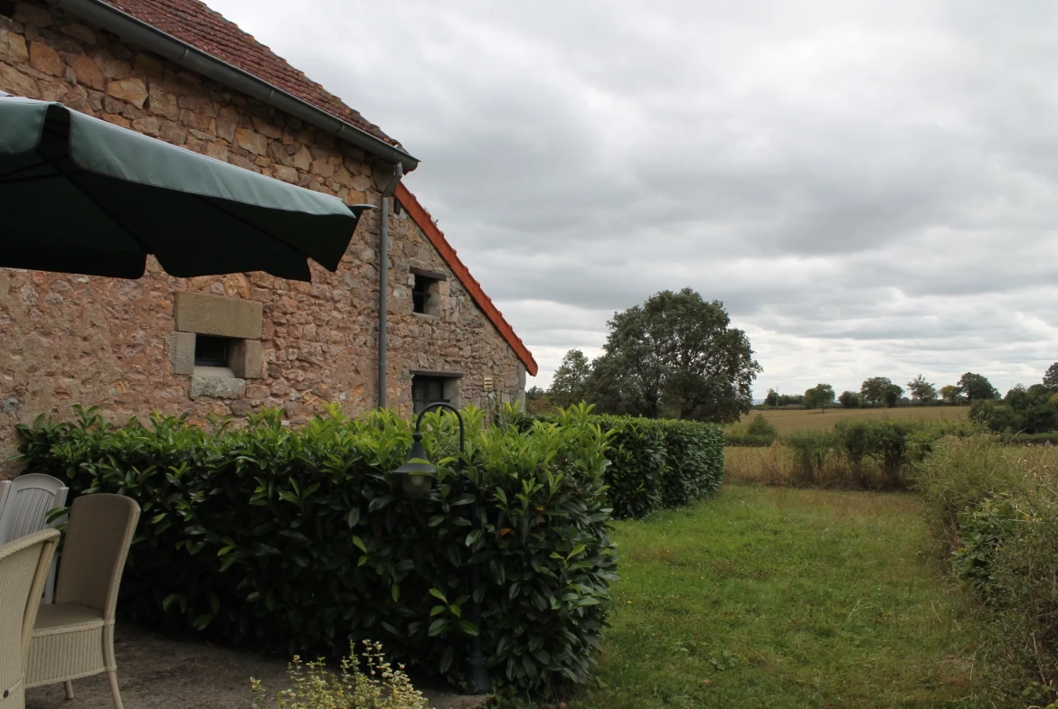 Fermette à Louroux-Bourbonnais avec vue sur champs - 2 Chambres - €108.000 