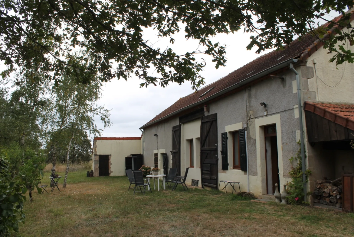 Fermette à Louroux-Bourbonnais avec vue sur champs - 2 Chambres - €108.000 