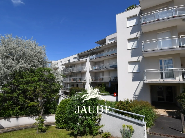 Appartement F4 traversant de 87.5m2 avec Terrasse et Garage double à Clermont Ferrand