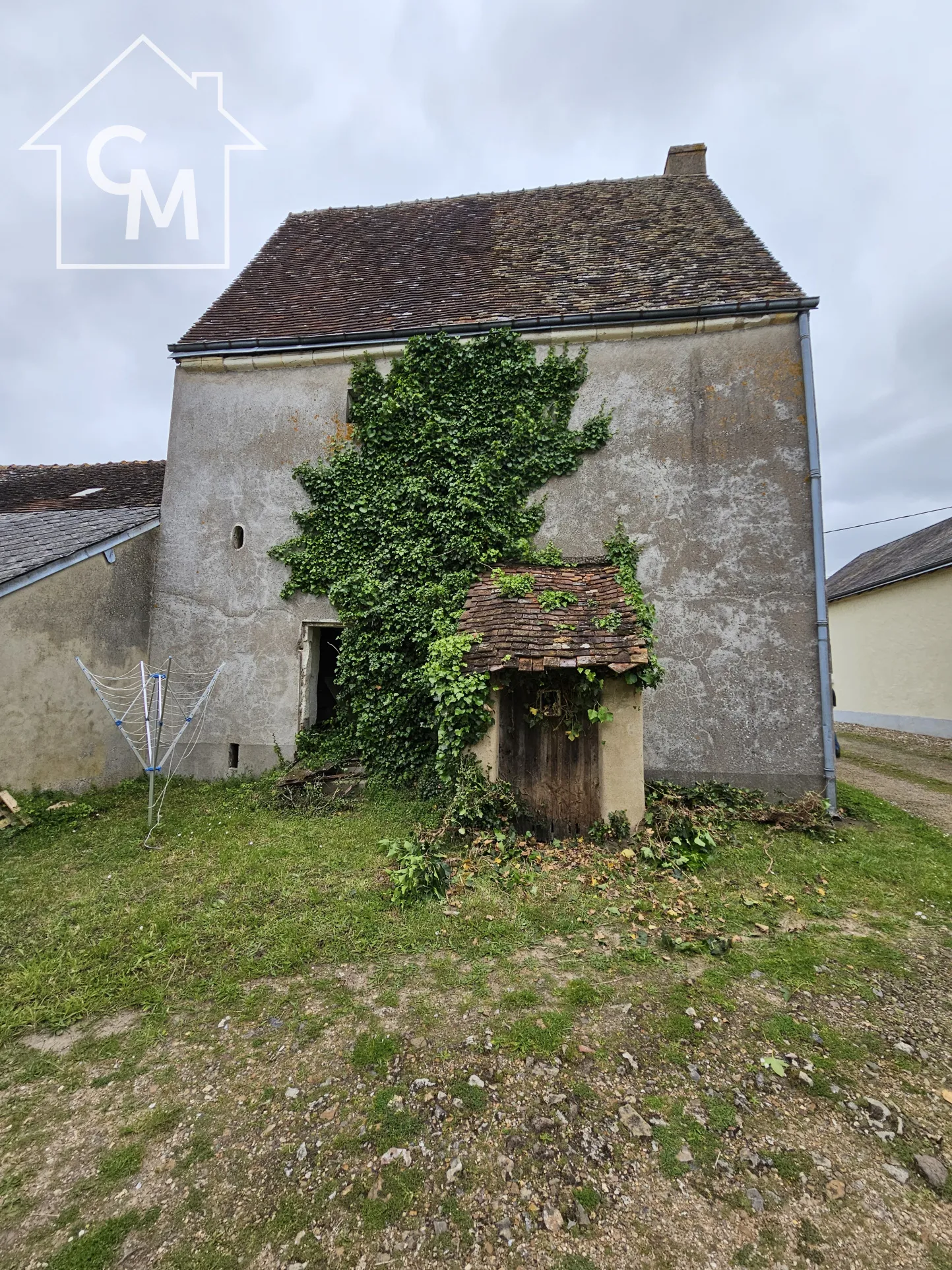 Charming Old House with Outbuilding in Savigny sur Braye 