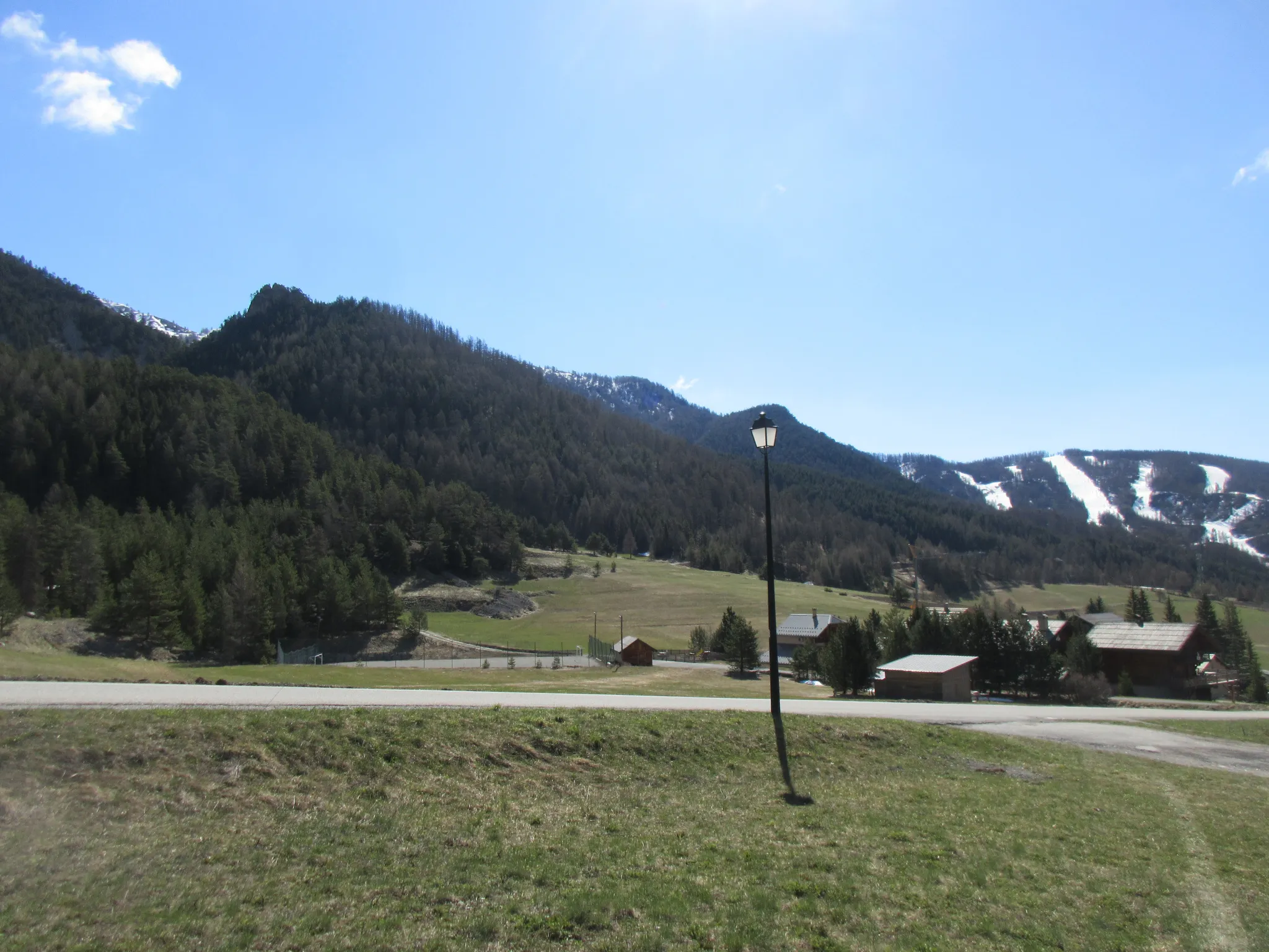 Terrain ensoleillé avec vue montagne à Arvieux 